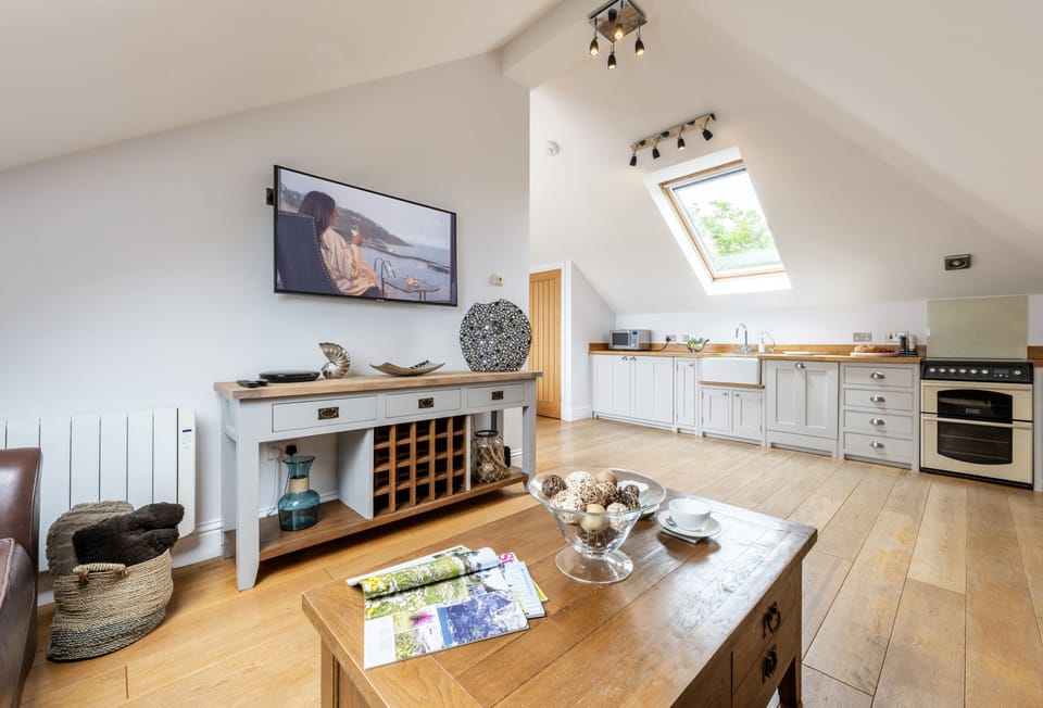 9 Fernhill Penthouse, Carbis Bay.  Lovely features run throughout.