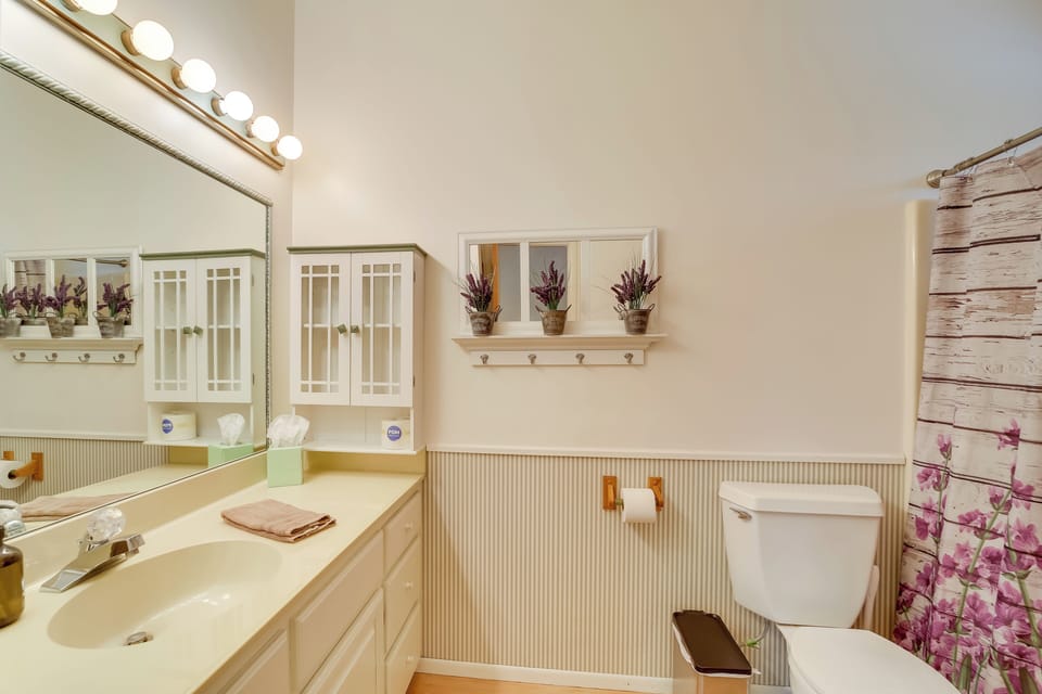 Bathroom | Complimentary Toiletries | Upper Level