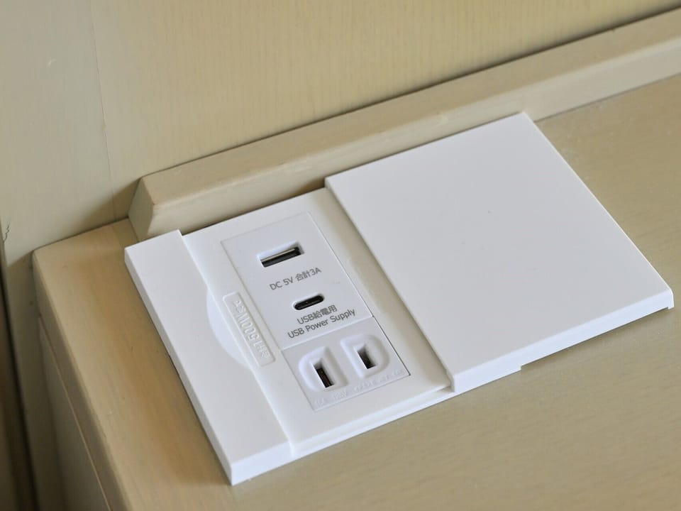 In-room safe, desk, WiFi (free), bed sheets