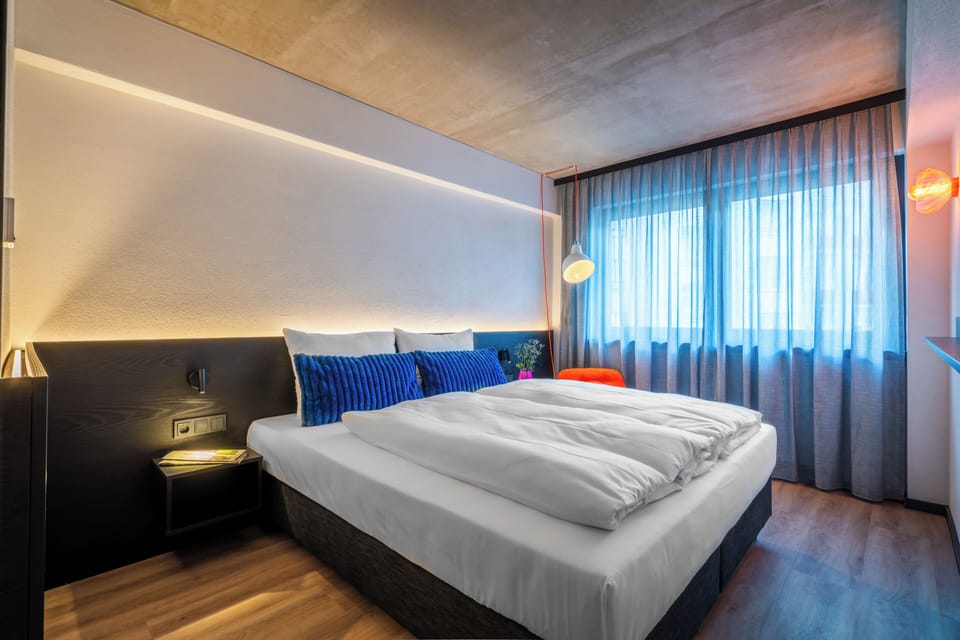 Junior Studio Suite, 1 King Bed | Hypo-allergenic bedding, minibar, in-room safe, desk