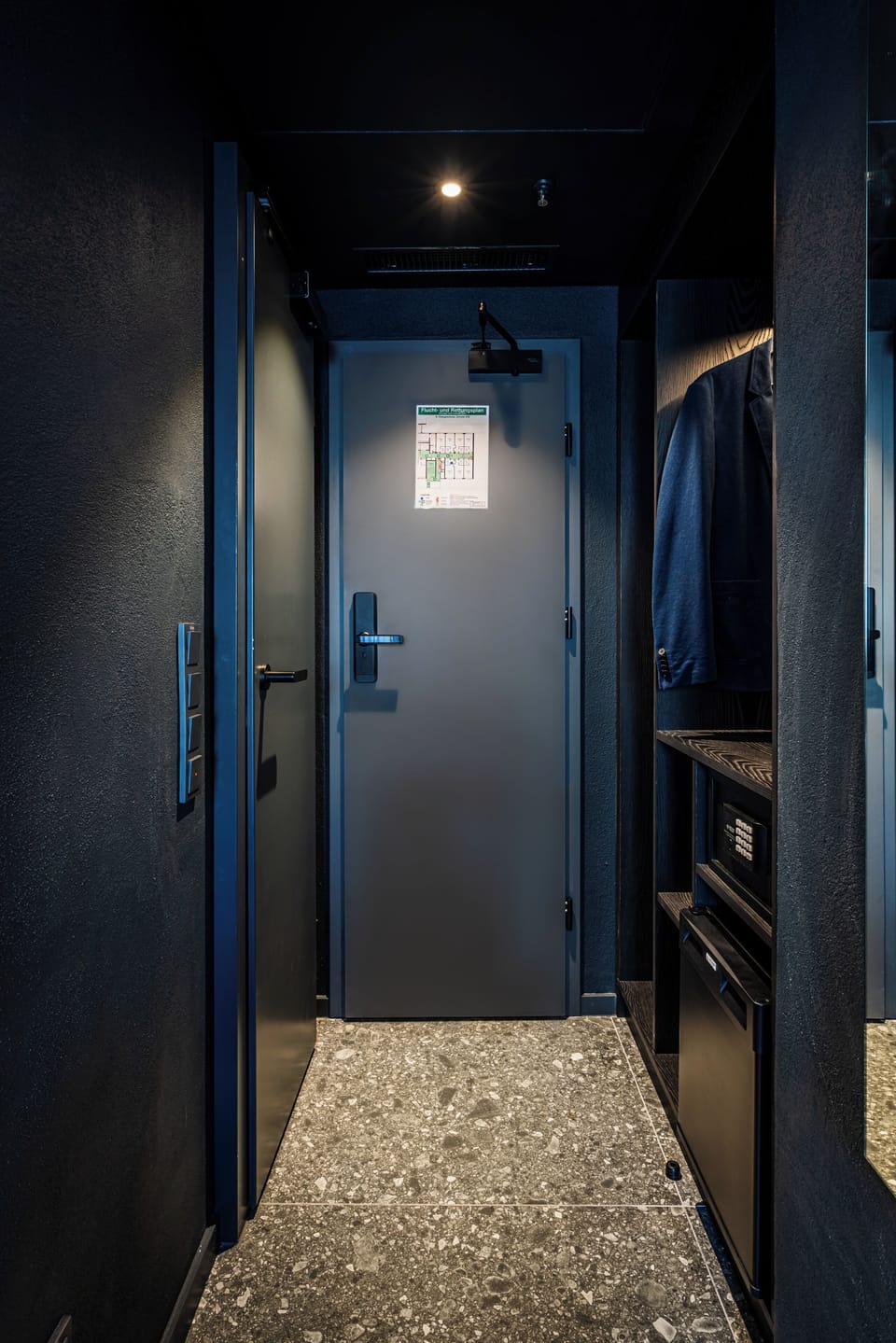 Hypo-allergenic bedding, minibar, in-room safe, desk