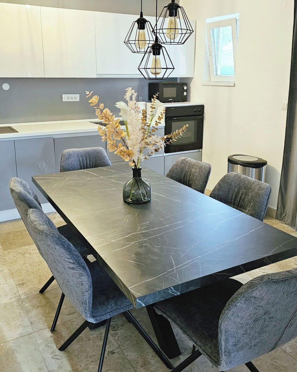 Apartment (A1) | Private kitchen | Fridge, oven, stovetop, dishwasher