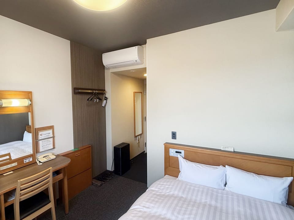 Desk, WiFi (free), bed sheets