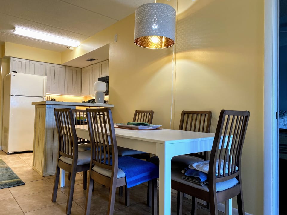 Dining room with seating for 6