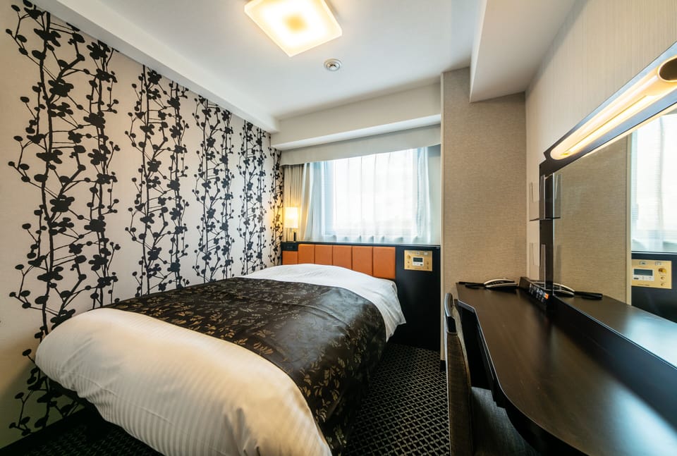 Single Room | Down comforters, desk, laptop workspace, blackout drapes