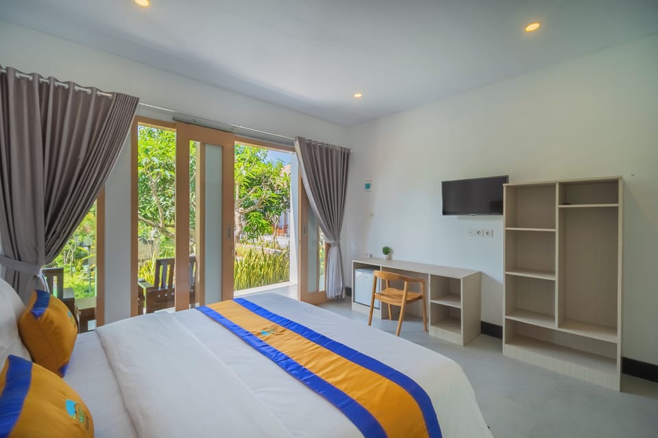 Deluxe Room, Non Smoking, Garden View | Desk, laptop workspace, soundproofing, iron/ironing board
