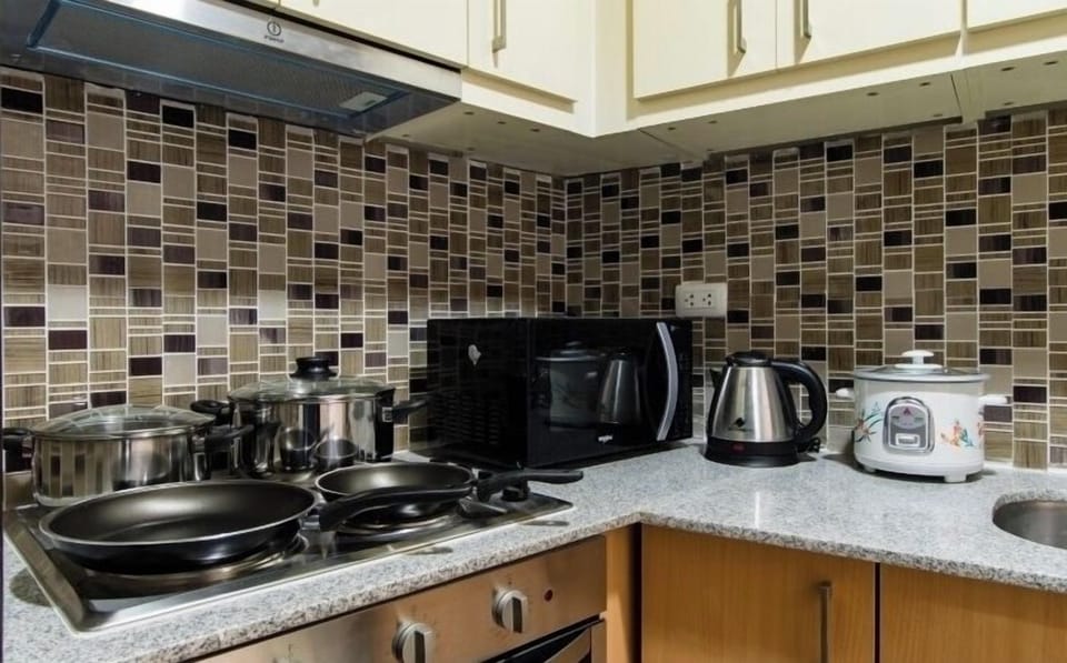 fully equipped kitchen