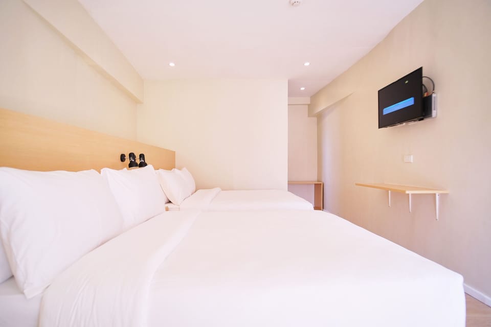 Deluxe Double Room | Desk, laptop workspace, iron/ironing board, free WiFi