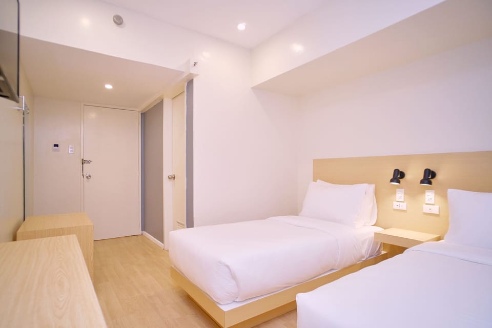 Desk, laptop workspace, iron/ironing board, free WiFi