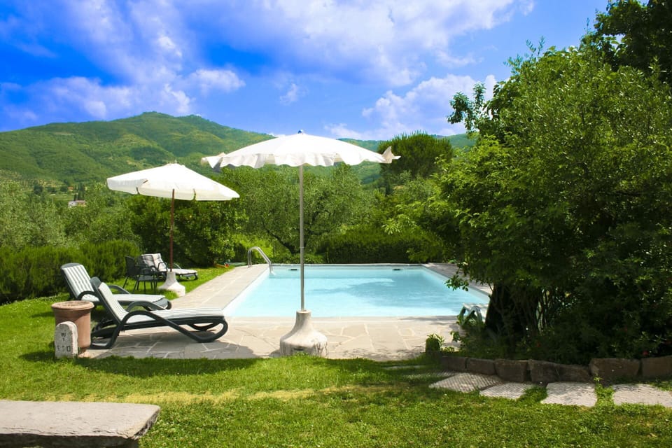 Swimming Pool, Hill, Outdoor Furniture, Mountain Range, Leisure, Eco Hotel, Umbrella, Resort, Garden, Shade