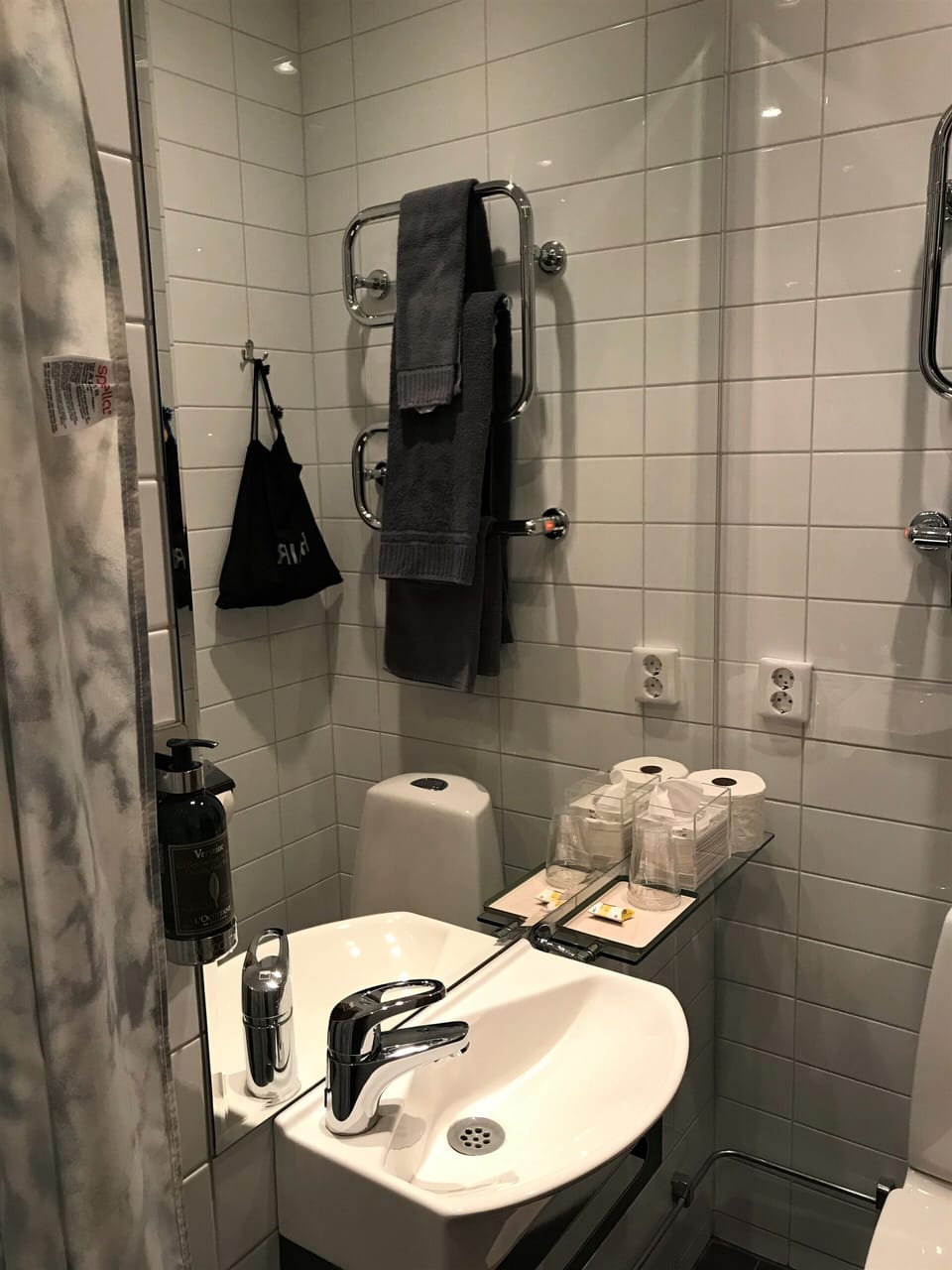 Single Room | Bathroom | Shower, free toiletries, hair dryer, towels