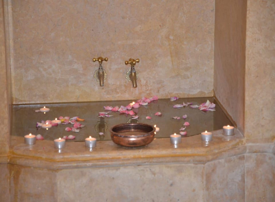 Couples treatment rooms, body treatments, body wraps, body scrubs