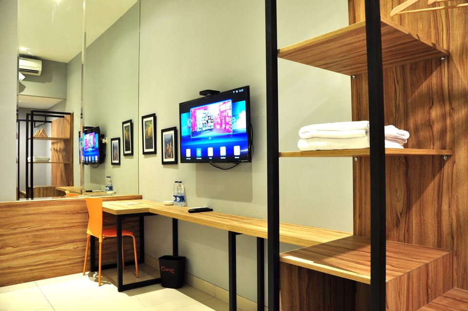 Deluxe Double Room | In-room safe, desk, free WiFi, bed sheets