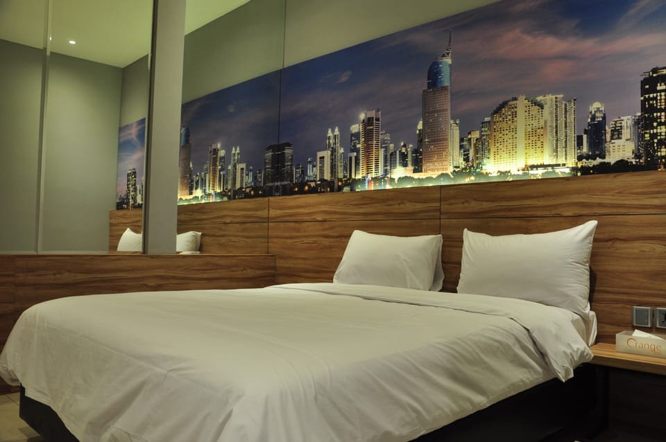 Deluxe Double Room | In-room safe, desk, free WiFi, bed sheets