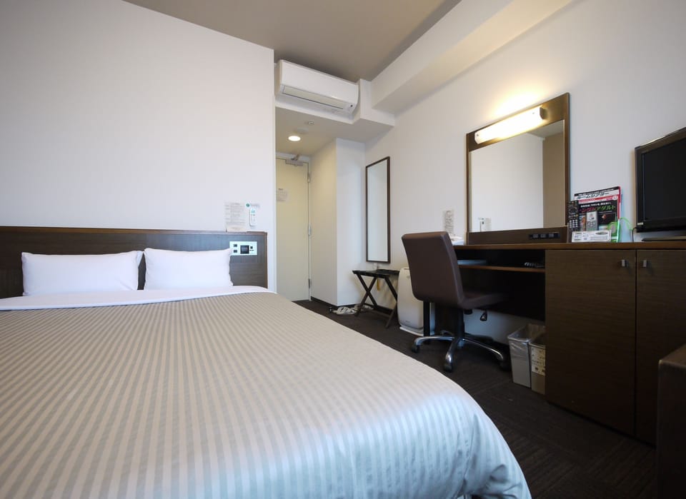Double Room, Non Smoking | Desk, free WiFi, bed sheets