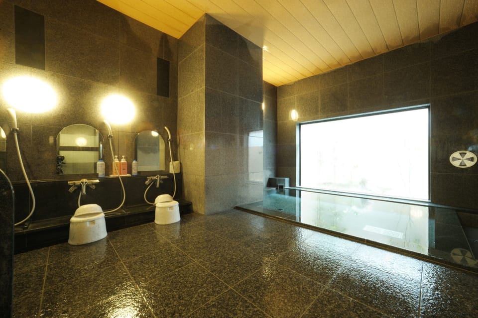 Indoor spa tub