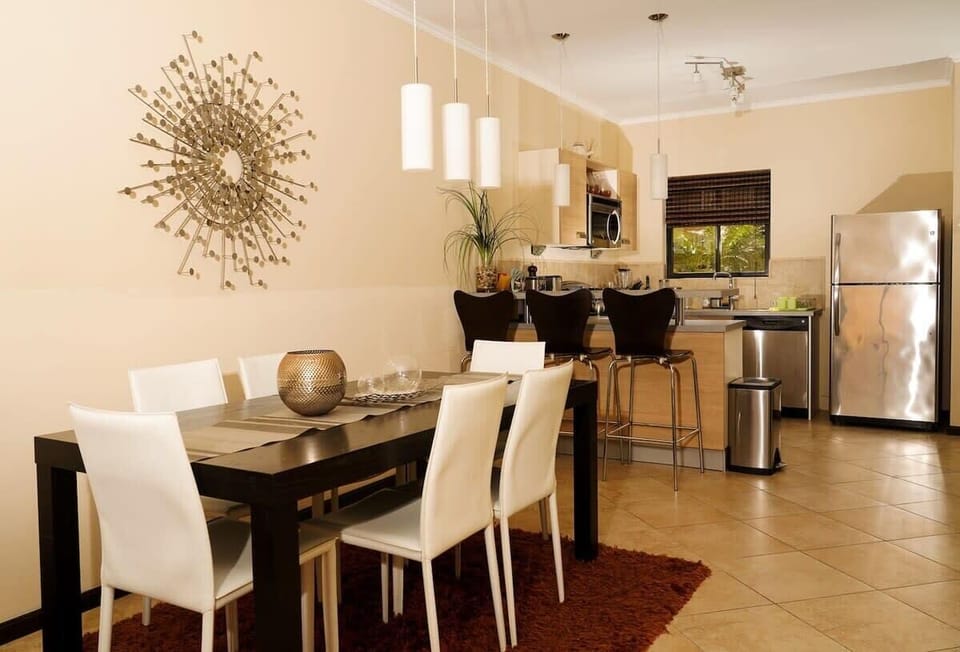 DINNIG ROOM