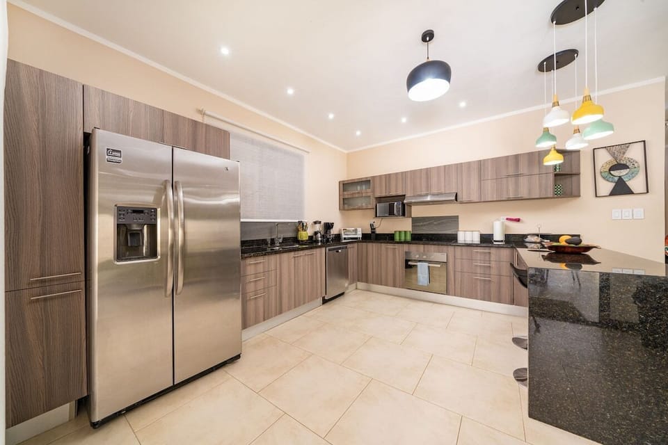 Well equipped kitchen for all you culinary artistes. Cook at home!