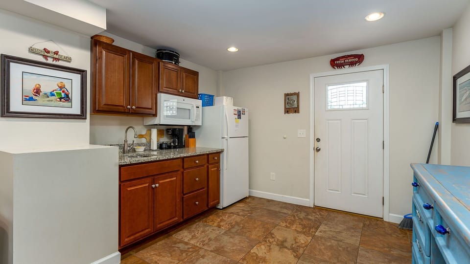 Downstairs Wet Bar