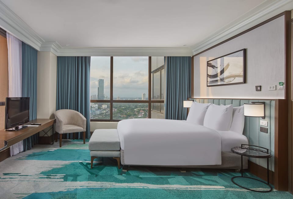 Minibar, in-room safe, individually decorated, individually furnished
