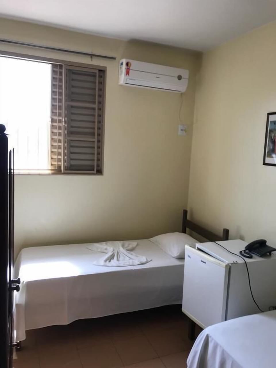 Minibar, desk, WiFi (free), bed sheets