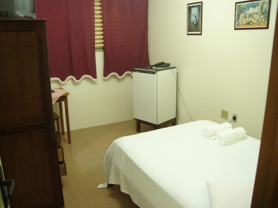Minibar, desk, WiFi (free), bed sheets