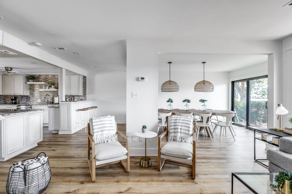 This open floor plan is great for family gatherings!