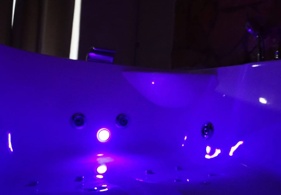 Romantic Room, Jetted Tub (Vittorio Emanuele II) | Jetted tub