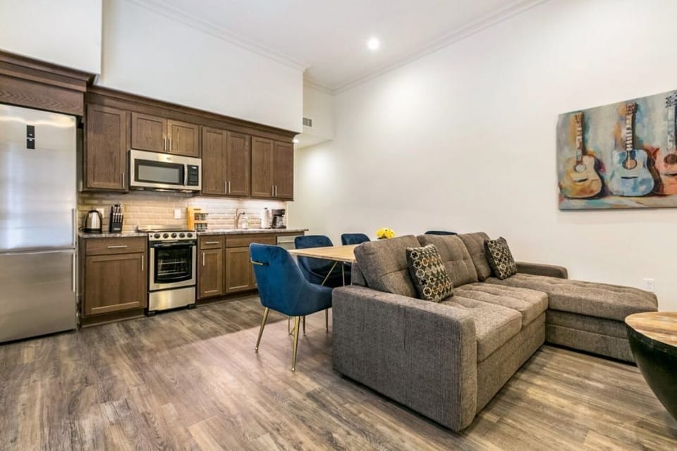 Living room/kitchen