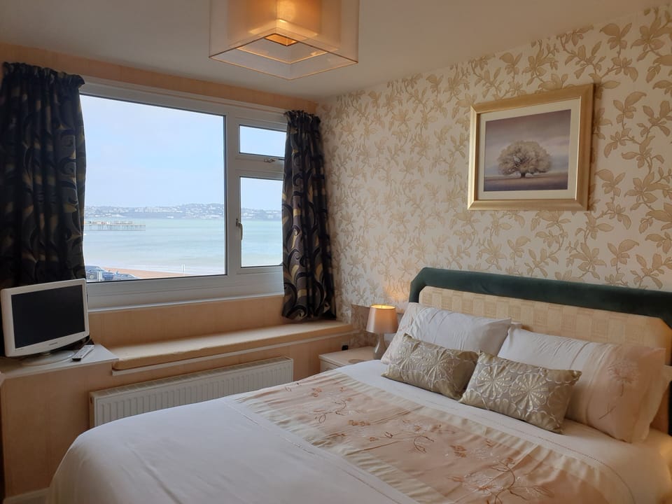 Double King size, Sea View | Individually decorated, individually furnished, desk, iron/ironing board