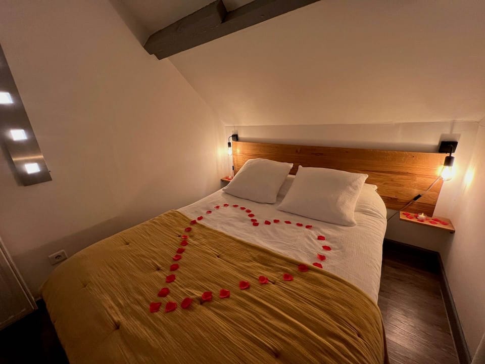 chambre-love-cocooning-studio-tournesol-spa