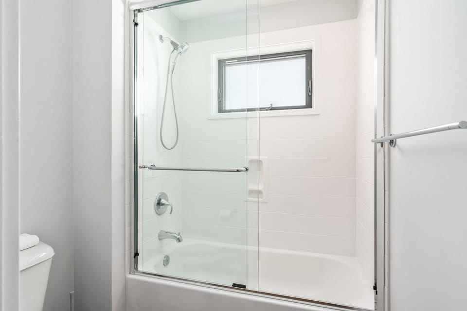 Jack & Jill bath/shower (1 in upper unit, 1 in lower unit)