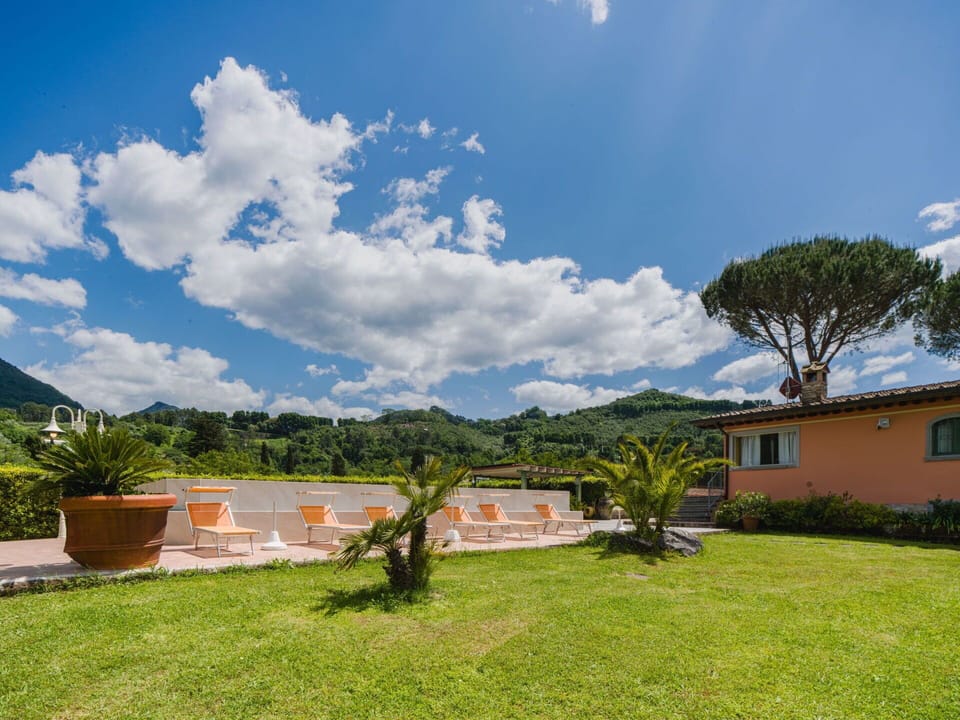 Garden, Eco Hotel, Landscaping, Resort, Outdoor Furniture, Flowerpot, Hotel, Houseplant