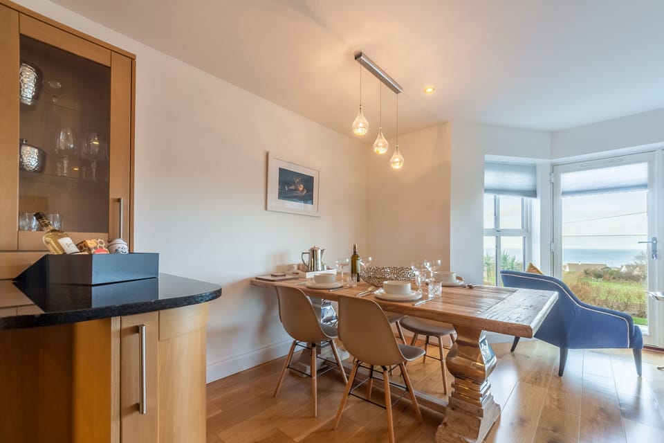 5 Four Seasons, Carbis Bay. First floor: Open-plan dining, sitting and kitchen area.