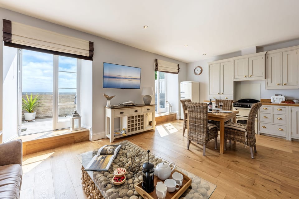 5 Fernhill, Carbis Bay:  Double doors lead to your private terrace