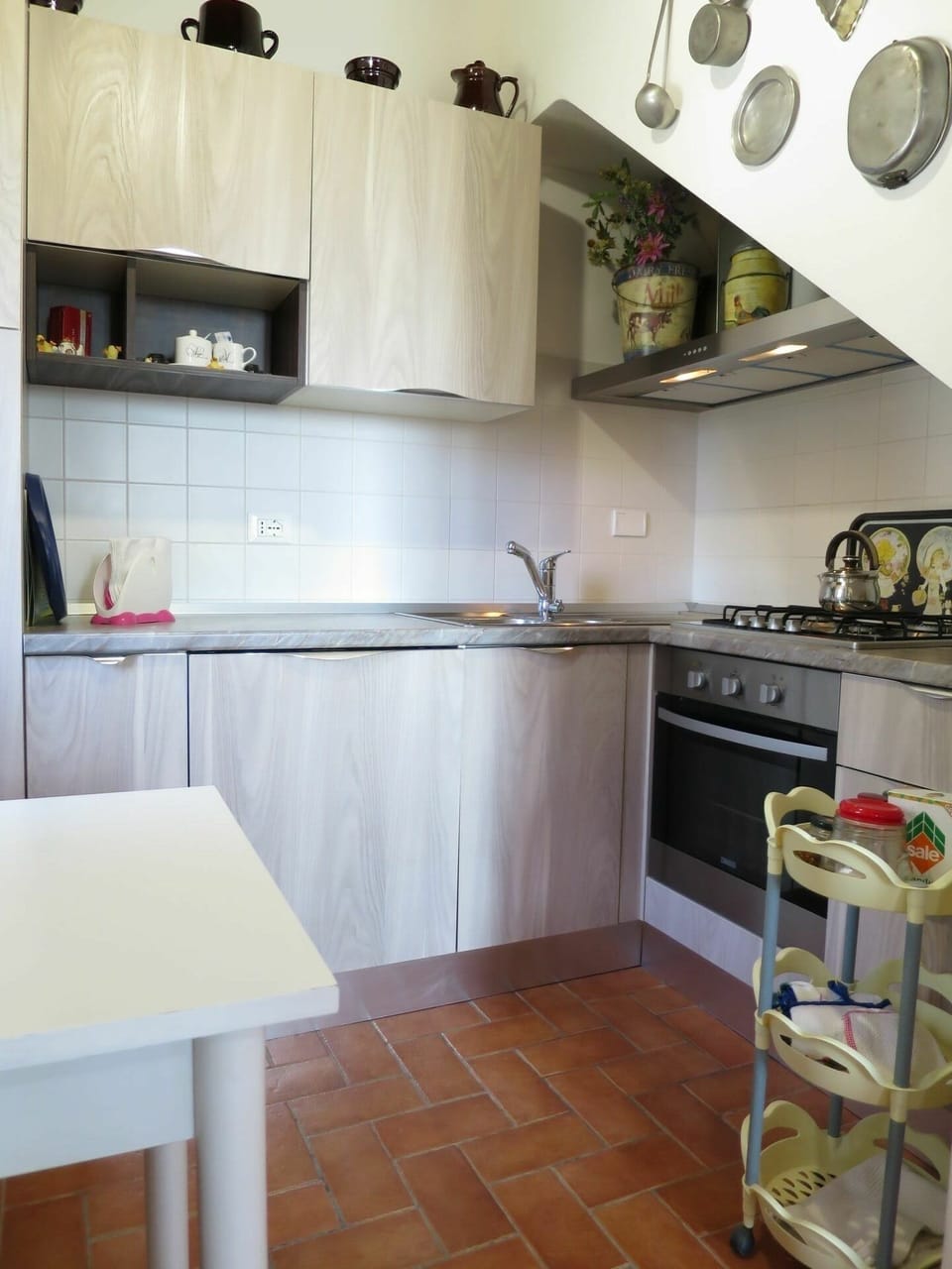 Interior Design, Floor, Gas, Building, Machine, House, Flooring, Audio Equipment