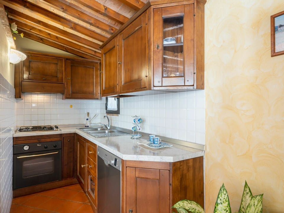 Brown, Tap, Countertop, Cabinetry, Kitchen Sink, Sink, Plumbing Fixture, Property, Kitchen, Wood