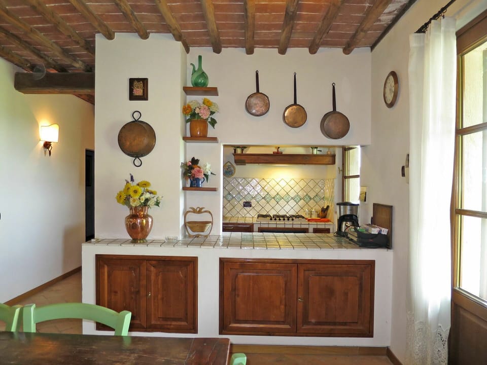 Room, Property, Ceiling, Furniture, Building, Interior Design, Beam, House, Architecture, Wood