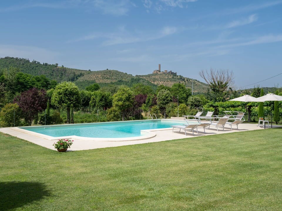 Sky, Water, Plant, Cloud, Property, Swimming Pool, Tree, Shade, Outdoor Furniture, Arecales