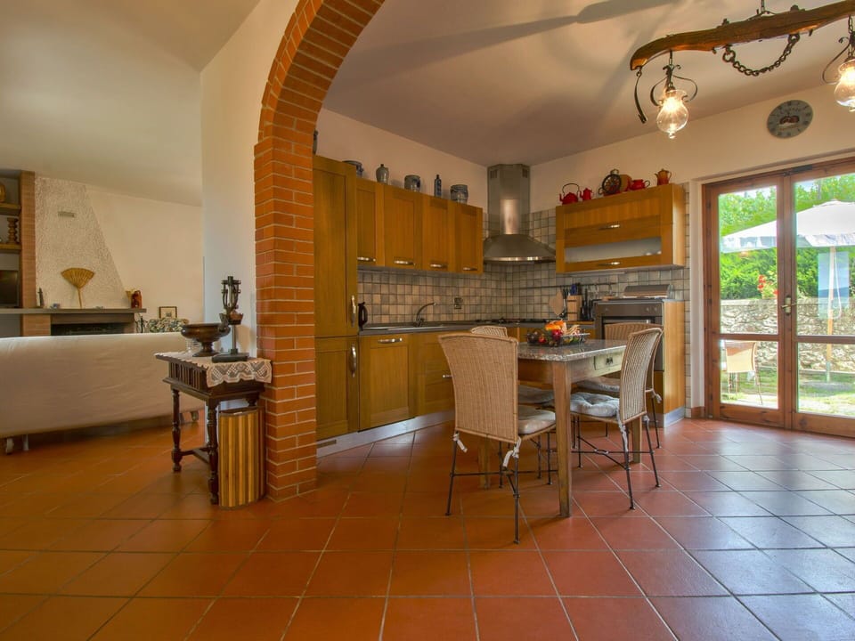 Table, Wood, Interior Design, Floor, Countertop, Flooring, Chair, Kitchen, Real Estate