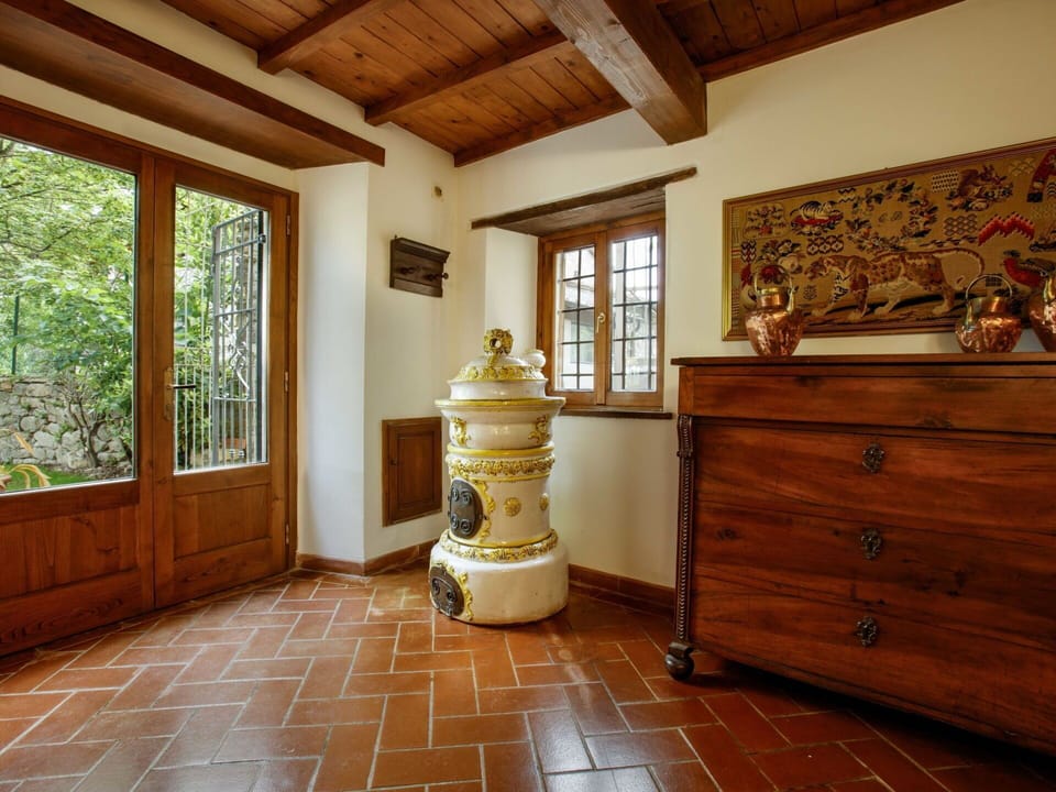 Cabinetry, Building, Window, Wood, Interior Design, Flooring, Drawer, Floor, Wood Stain