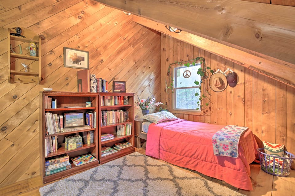 Loft | Twin Bed | Window A/C Unit | Workspace | Books & Board Games | 2nd Floor