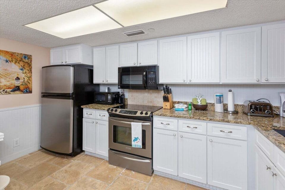 North Breakers 405 - Kitchen with stainless appliances