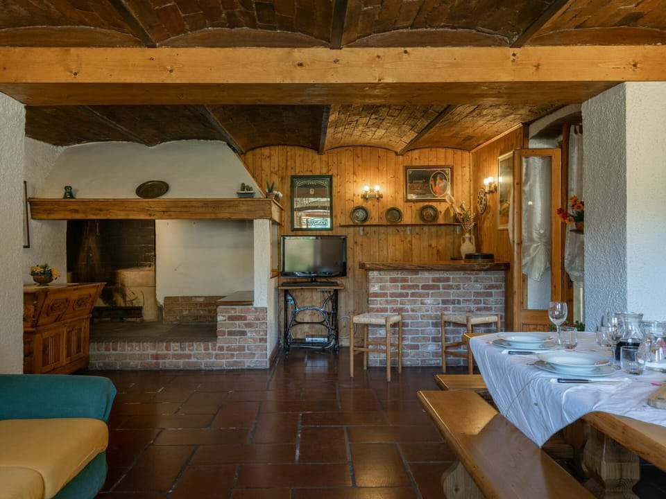 Property, Furniture, Table, Tableware, Picture Frame, Building, Wood, Couch, Architecture, Chair
