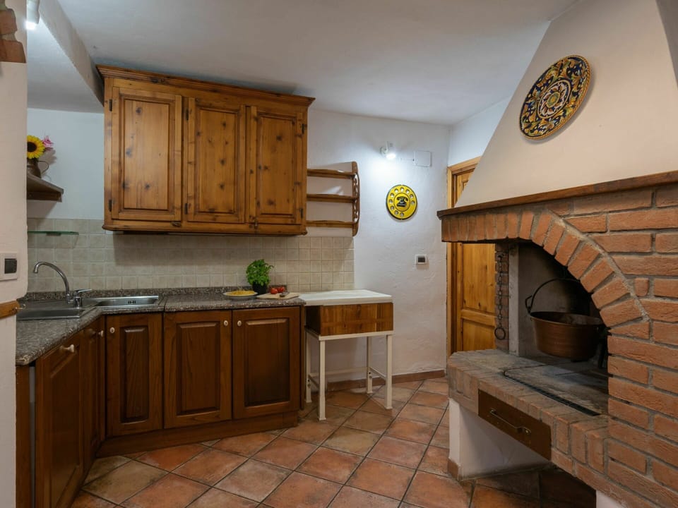 Cabinetry, Furniture, Building, Kitchen Sink, Countertop, Wood, Drawer, Interior Design, Wood Stain, Flooring