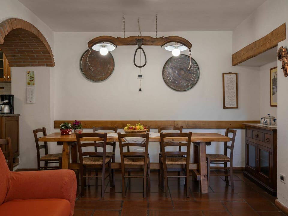 Room, Dining Room, Property, Interior Design, Furniture, Table, Building, Kitchen & Dining Room Table, Ceiling, House