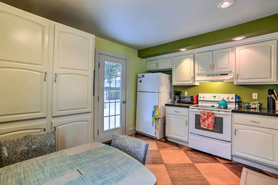 Dining Area | Dishware & Flatware