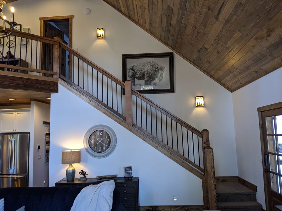 Custom vaulted ceiling in family room