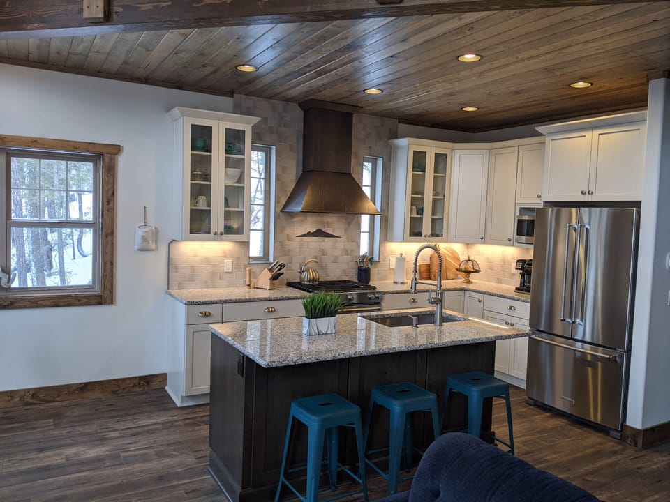 Center island w/ seating for 3