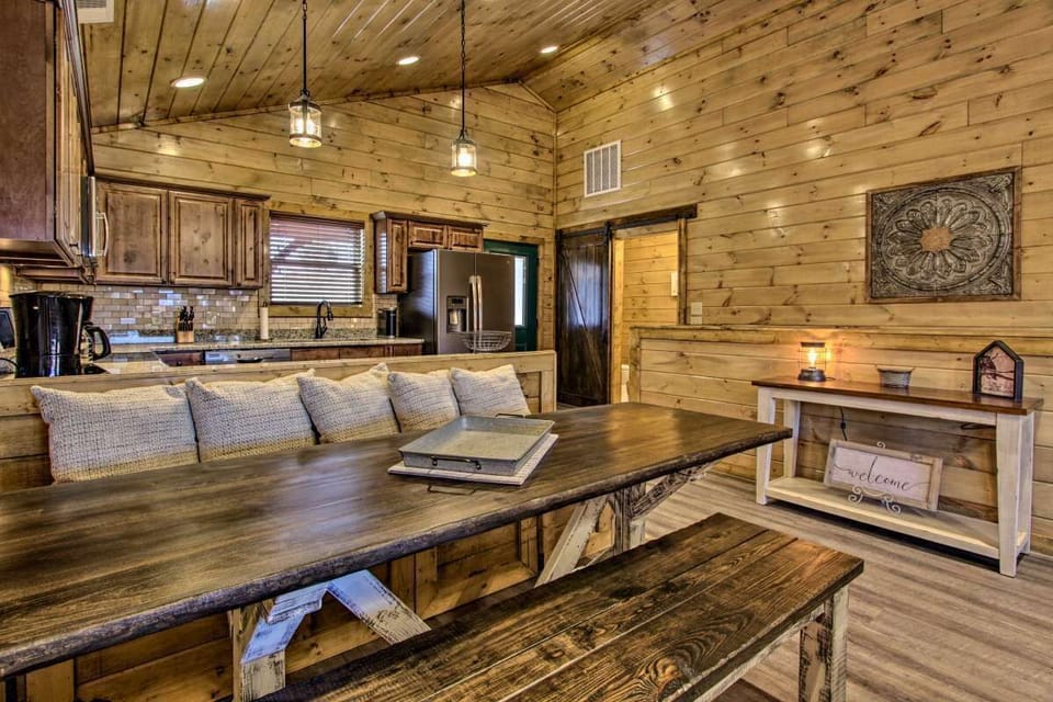 Wide open floorplan with vaulted ceiling and plenty of lighting.